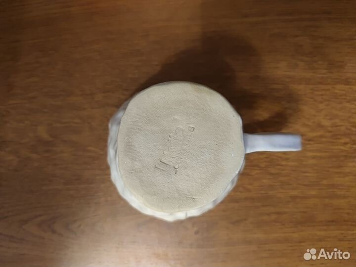 Светлая необычная керамическая чашка ручной работы