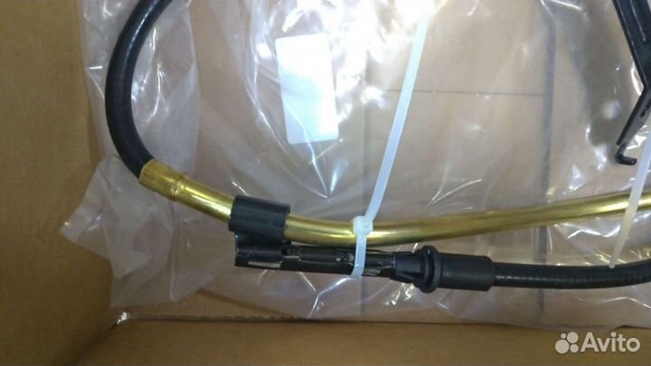 Трос ручника задний правый Ford Escape 05-07г