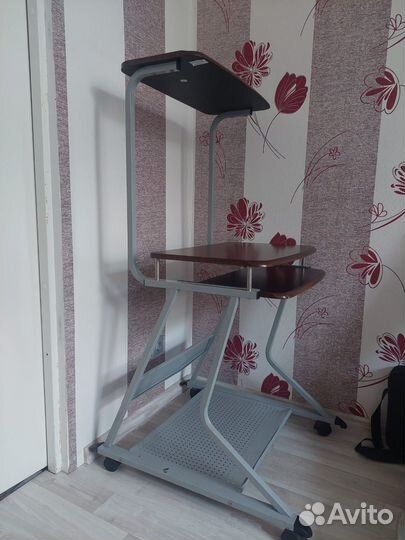 Стол компьютерный