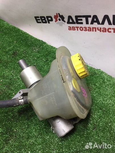 Главный тормозной цилиндр Audi A6 универсал 2.5