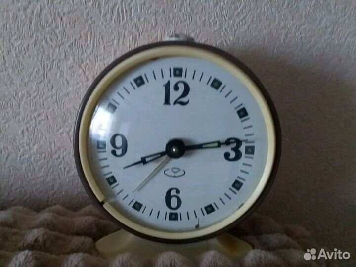 Часы -будильники ссср: мом; слава