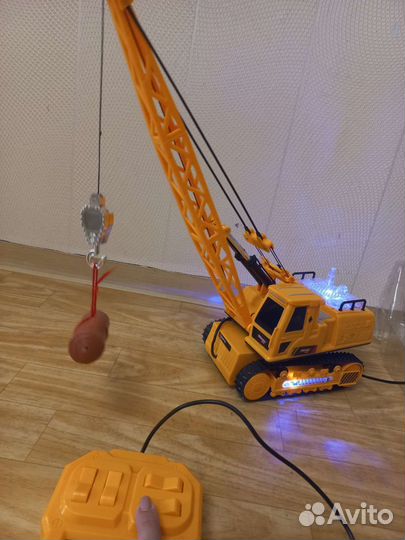 Подъемный кран на пульте