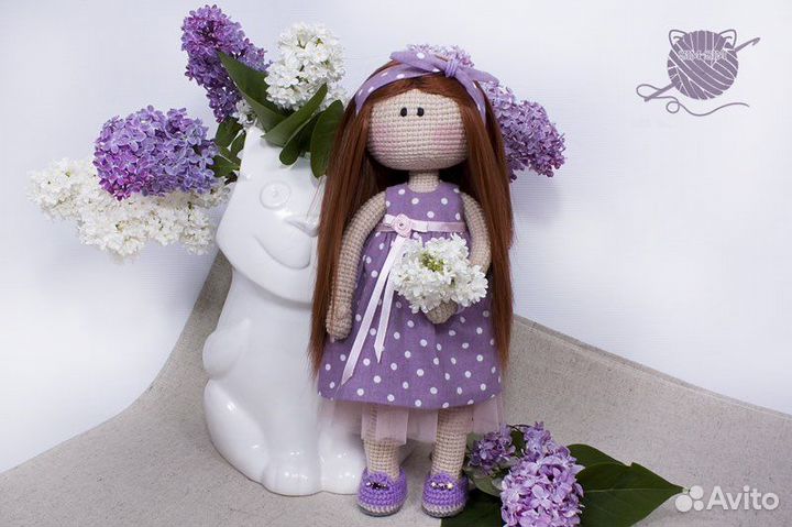 Вязанная куколка с одеждой