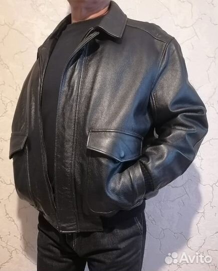 Мужской кожаный бомбер