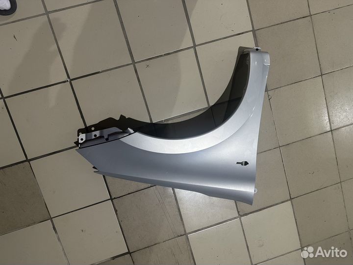 Пластиковые крылья на LADA granta