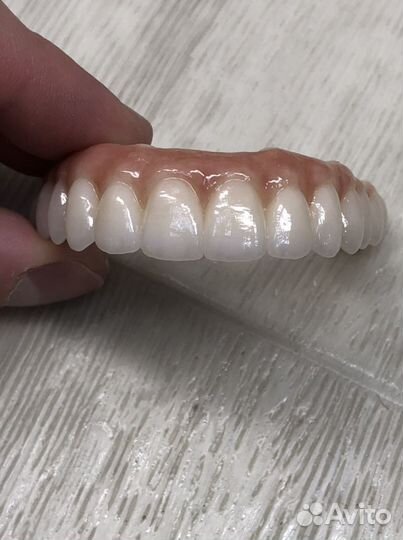 Зуботехническая лаборатория cad/cam. Зубной техник