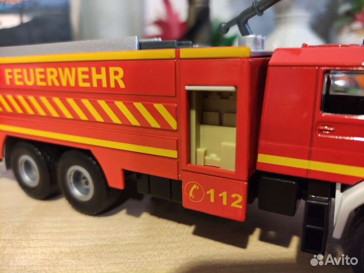 Модель Mercedes Benz Zetros siku пожарный