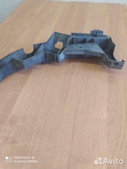 Кронштейн (крепление) переднего бампера правый
