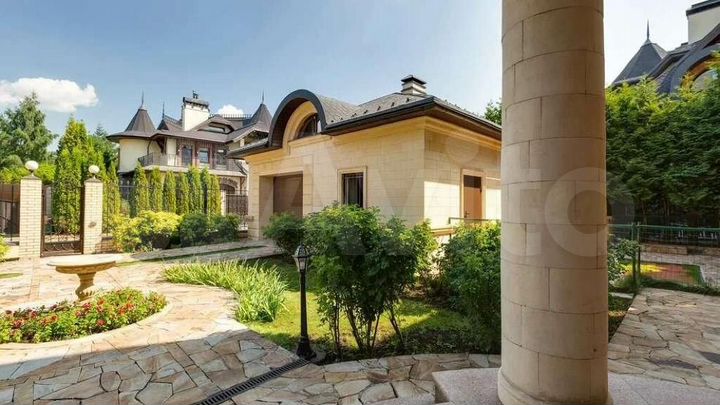 Дом 660 м² на участке 15 сот.