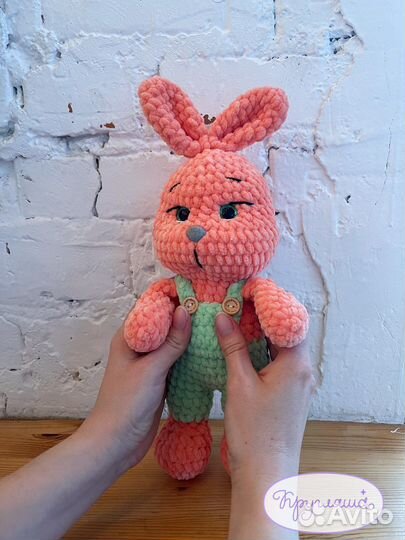 Зайка плюшевый