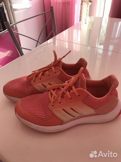 Фирменные кроссовки adidass