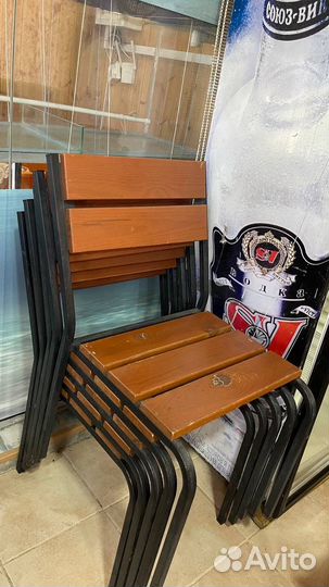 Летние деревянные стулья