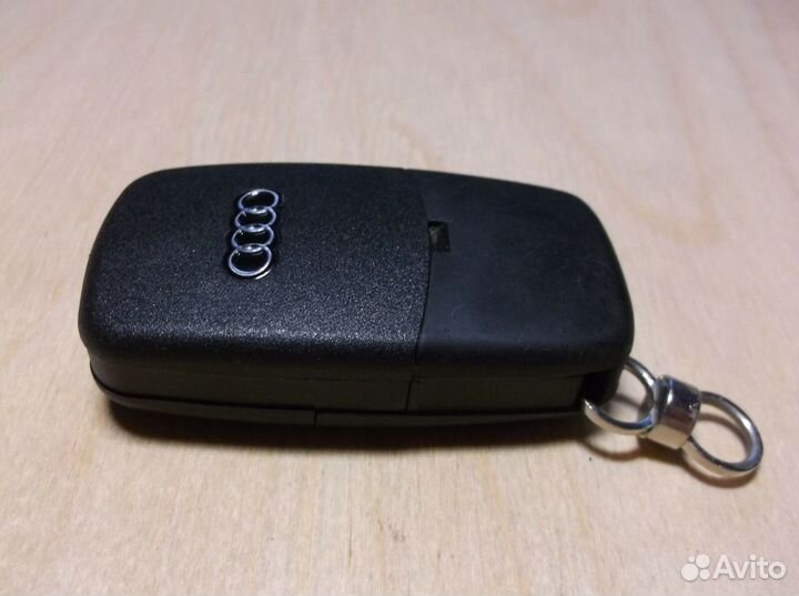4D0 837 231 Audi выкидной чип ключ 2 кнопки