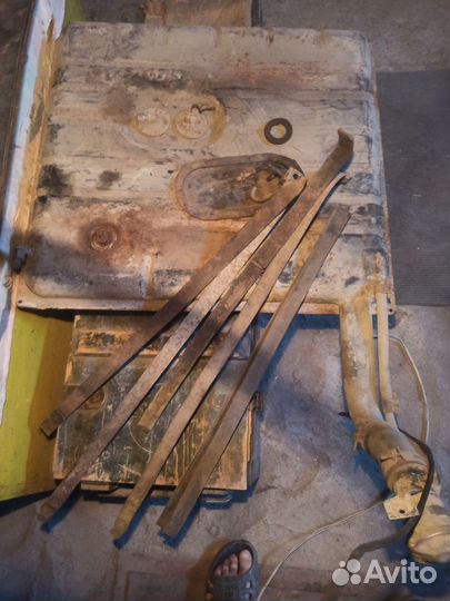 Топливный бак с газ-24 (на 55 литров) с креплениям