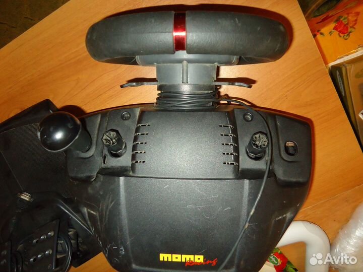 Игровой руль Logitech Momo Racing