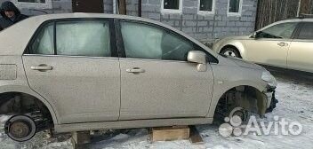 Nissan Tiida 1.6 МТ, 2010, битый, 72 000 км