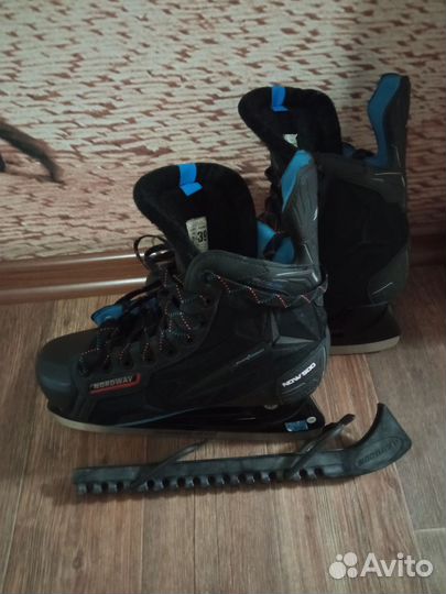 Коньки хоккейные