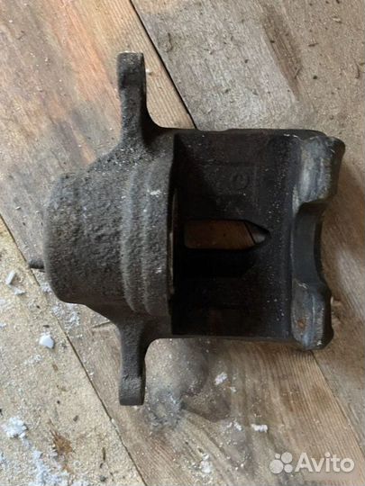 Суппорт тормозной передний правый Hyundai Creta