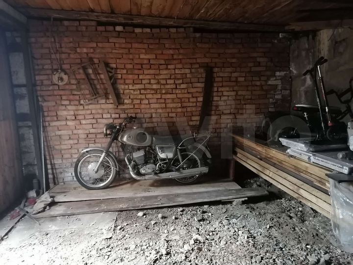 Гараж, > 30 м²