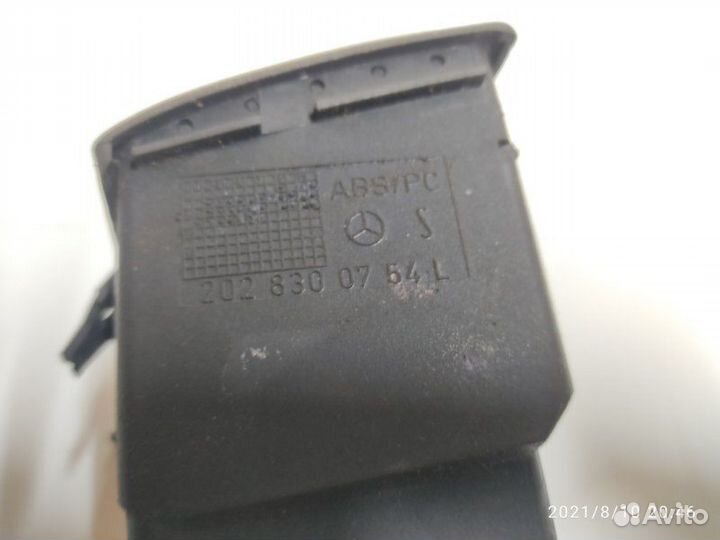 Дефлектор воздушный левый Mercedes-Benz C-Class