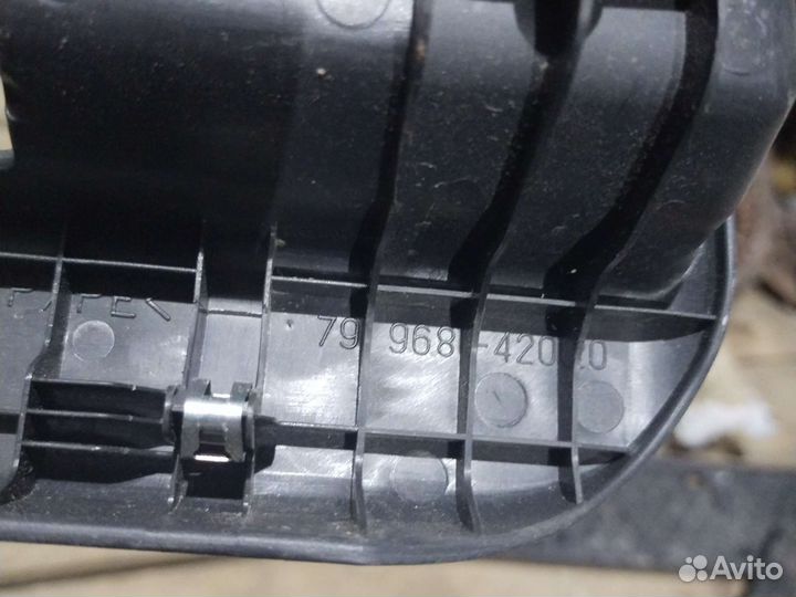 7996842020 Крышка крепления сидения Toyota RAV 4