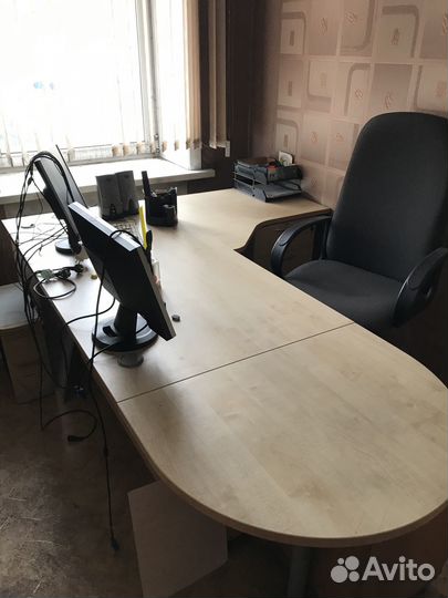 Стол для руководителя и для персонала