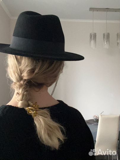 Черная женская шляпа