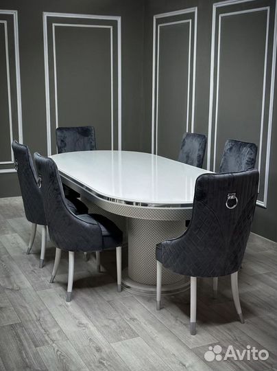Стол и стулья в гостиную. В наличии