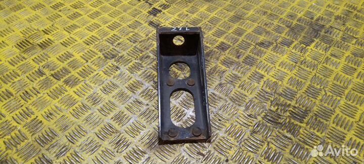 Кронштейн амортизатора левый Man Tgl Tgm