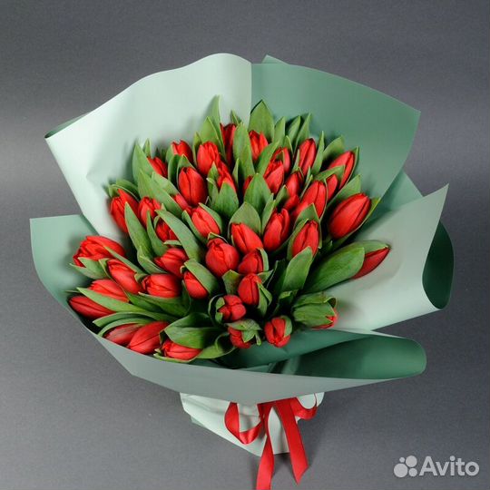 Букет из красных сортовых тюльпанов 27 шт