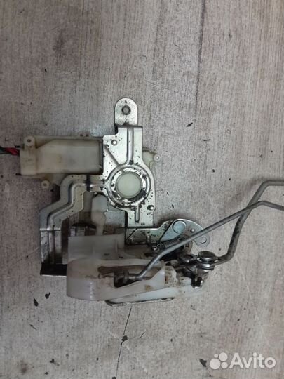 Замок двери задней левой Honda CR-V II (2001—2004)