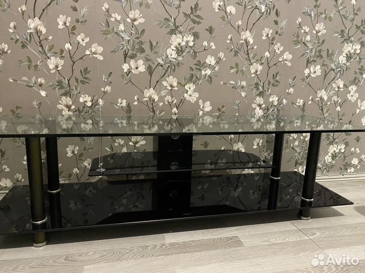 Стеклянная тумба под тв