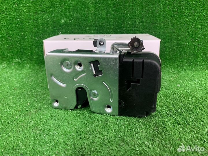 Электрический замок водительской двери Лада Гранта