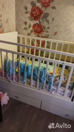 Детская кроватка и пеленальный комод