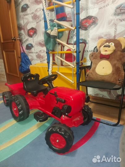 Детский трактор с педалями