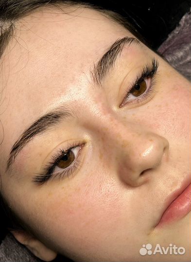 Модель на наращивание ресниц