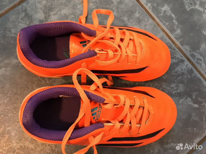 Футбольные бутсы adidas 28