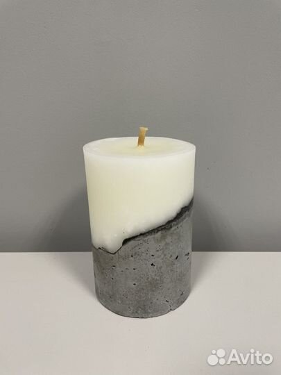 Свечи на бетоне