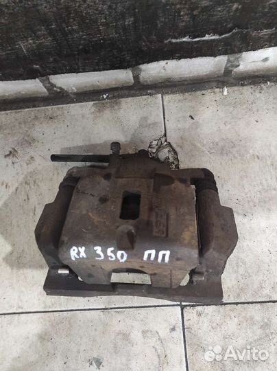 Суппорт тормозной передний правый Lexus RX 350