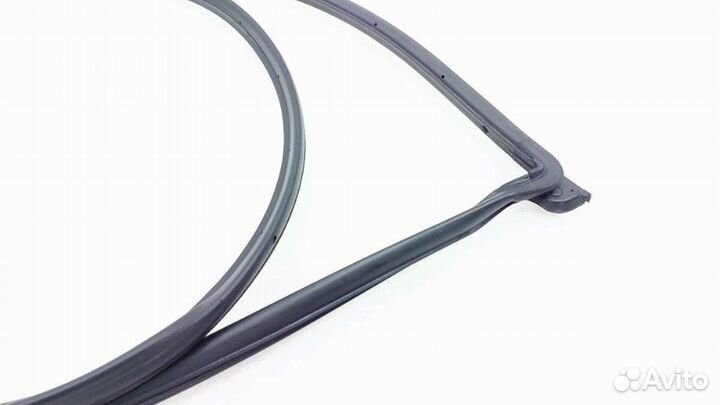 Уплотнитель двери передний правый Hyundai Sonata