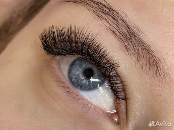 Наращивание ресниц и оформление бровей