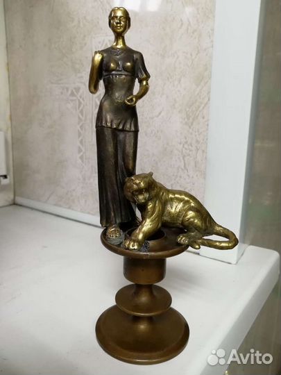 Статуэтка девушка с тигром. Винтаж. Бронза