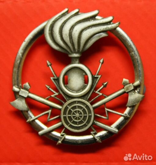 Знаки на берет Италия