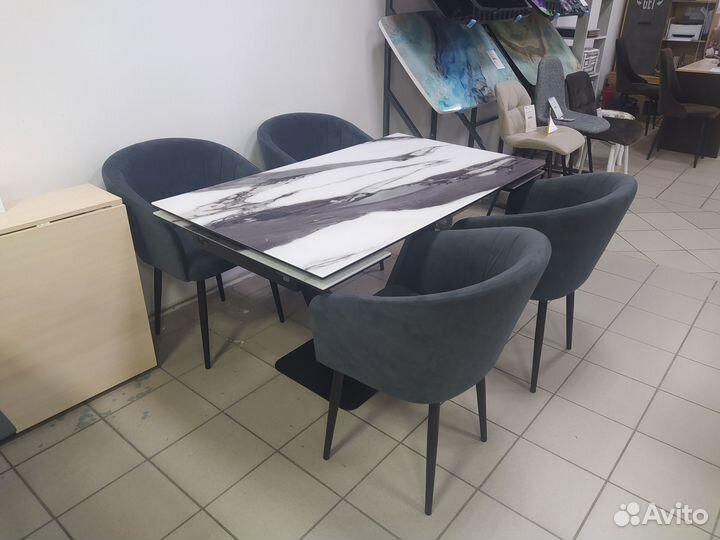 Стол обеденный раздвижной стеклянный Виктория