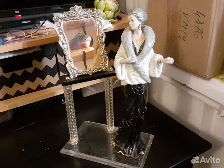 Фарфоровая статуэтка