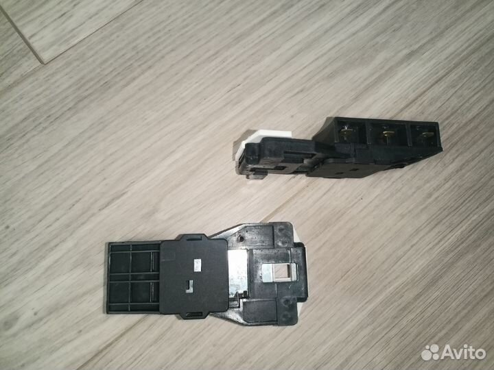 Замок люка Indesit Ariston C00011140