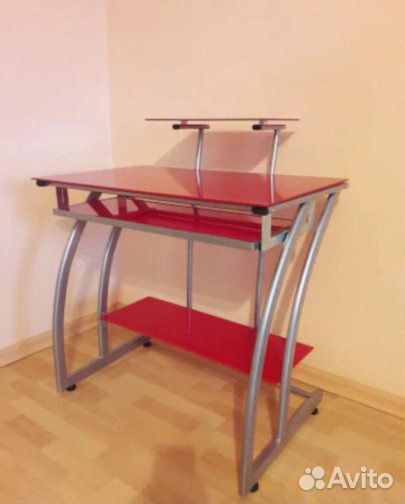 Компьютерный стол стеклянный