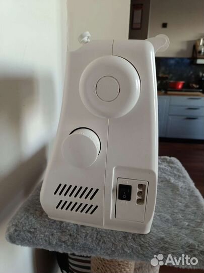 Электрическая швейная машина не комплект