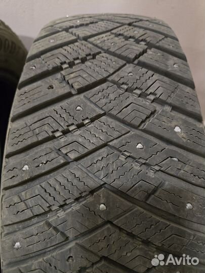 Goodyear UltraGrip Ice Arctic SUV 215/65 R17 99T