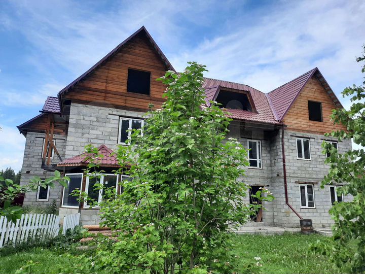 Коттедж 600 м² на участке 20 сот.